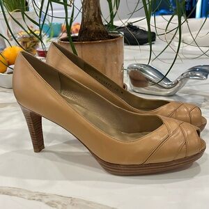 EUC Stuart Weitzman tan coloured leather peep toe 3” heel platform shoes